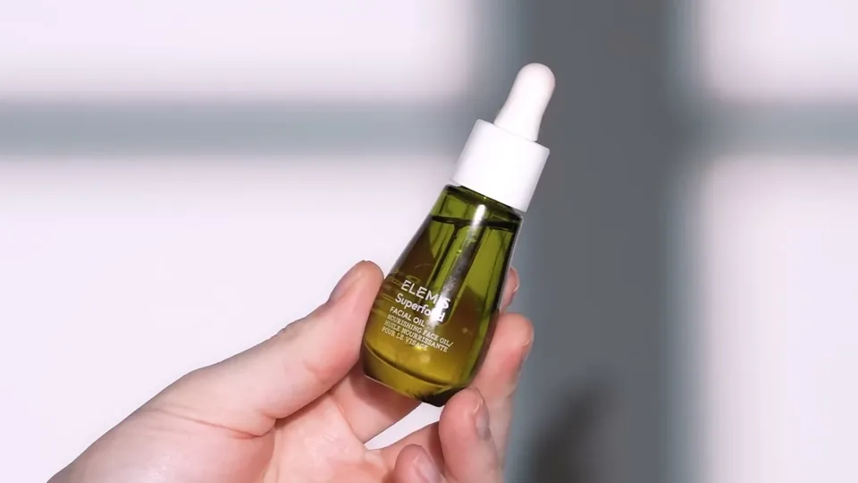 PAINTEDBYSPENCER for Sephora, a still from the sponsored video on face oil